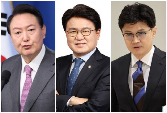 (왼쪽부터) 윤석열 대통령, 황운하 더불어민주당 의원, 한동훈 법무부 장관. <황운하 의원실 제공, 연합뉴스>